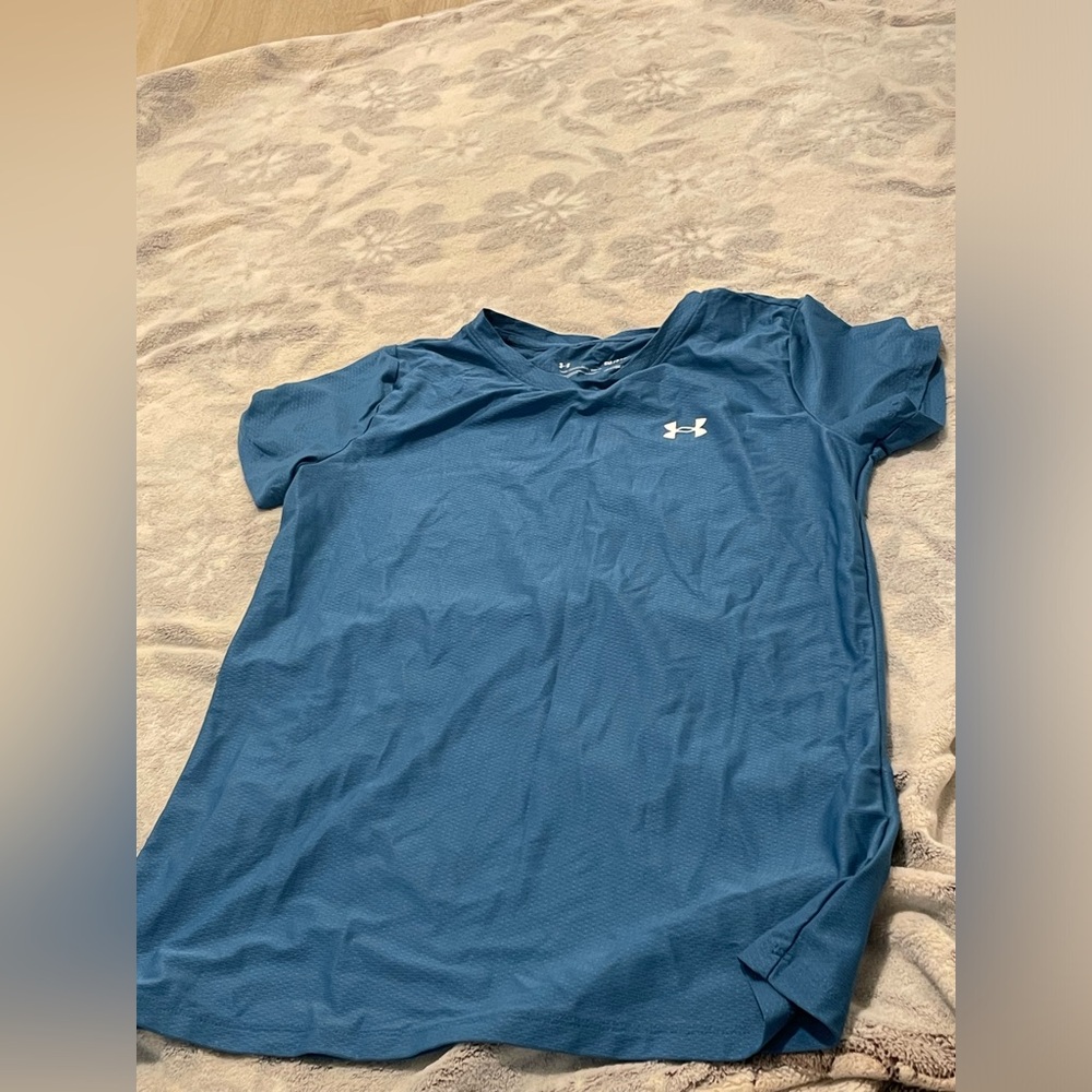 Under armour active wear t shirts